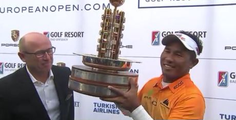 Thongchai Jaidee bei der Siegerehrung